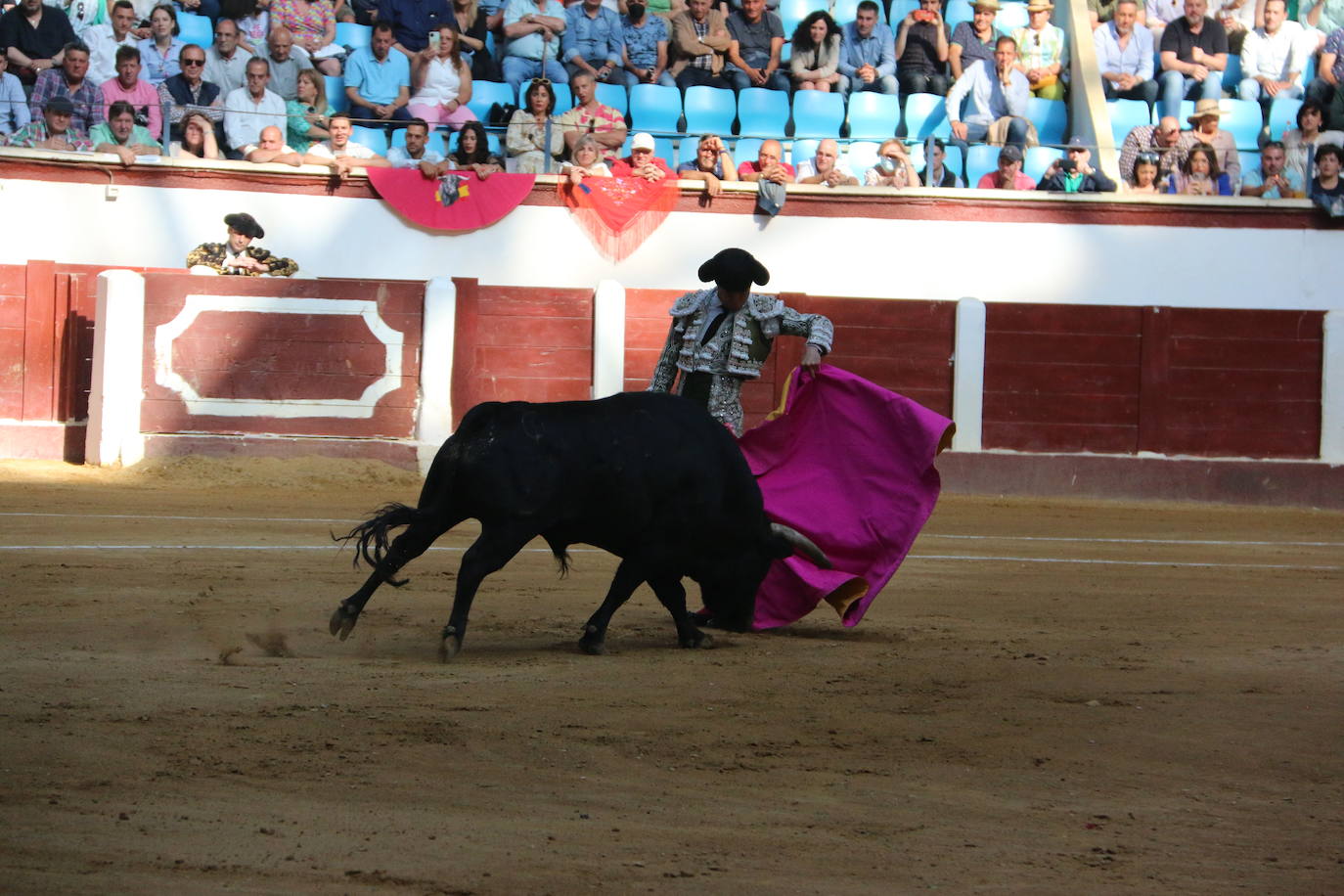 Manzanares durante un lance de la corrida