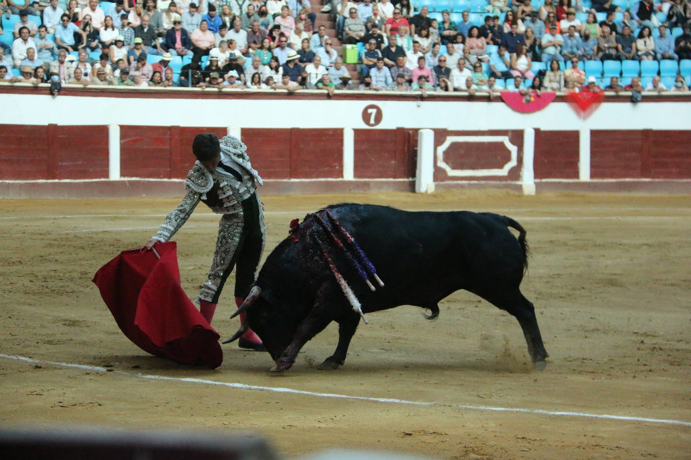 Manzanares durante un lance de la corrida