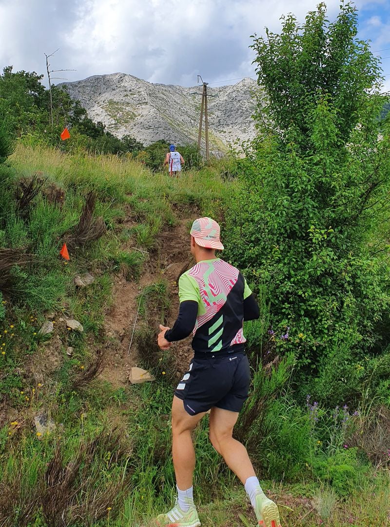 Víctor García y Ángela Tejeror se cuelgan la corona en la Reina Trail. Iván Hospital y Jaquline López se proclaman vencedores de la prueba corta, la 'Besande Trail'. 