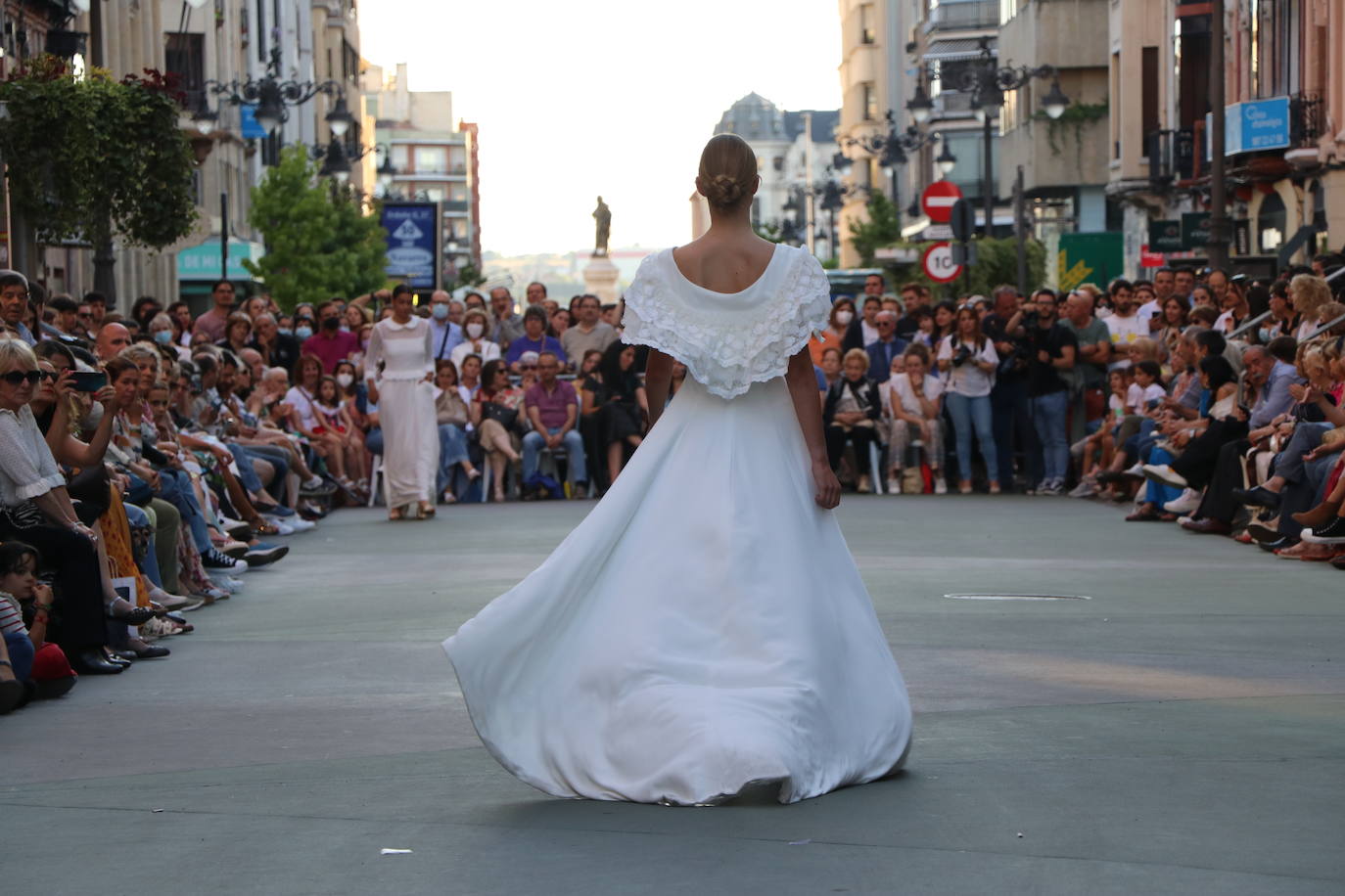 Desfile de moda de jóvenes diseñadores de León. 