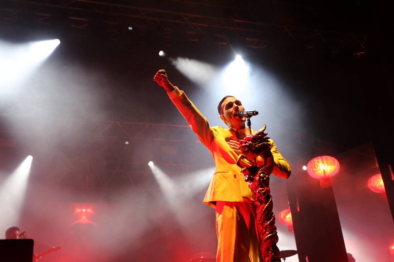 Miss Caffeina sobre el escenario de León. 