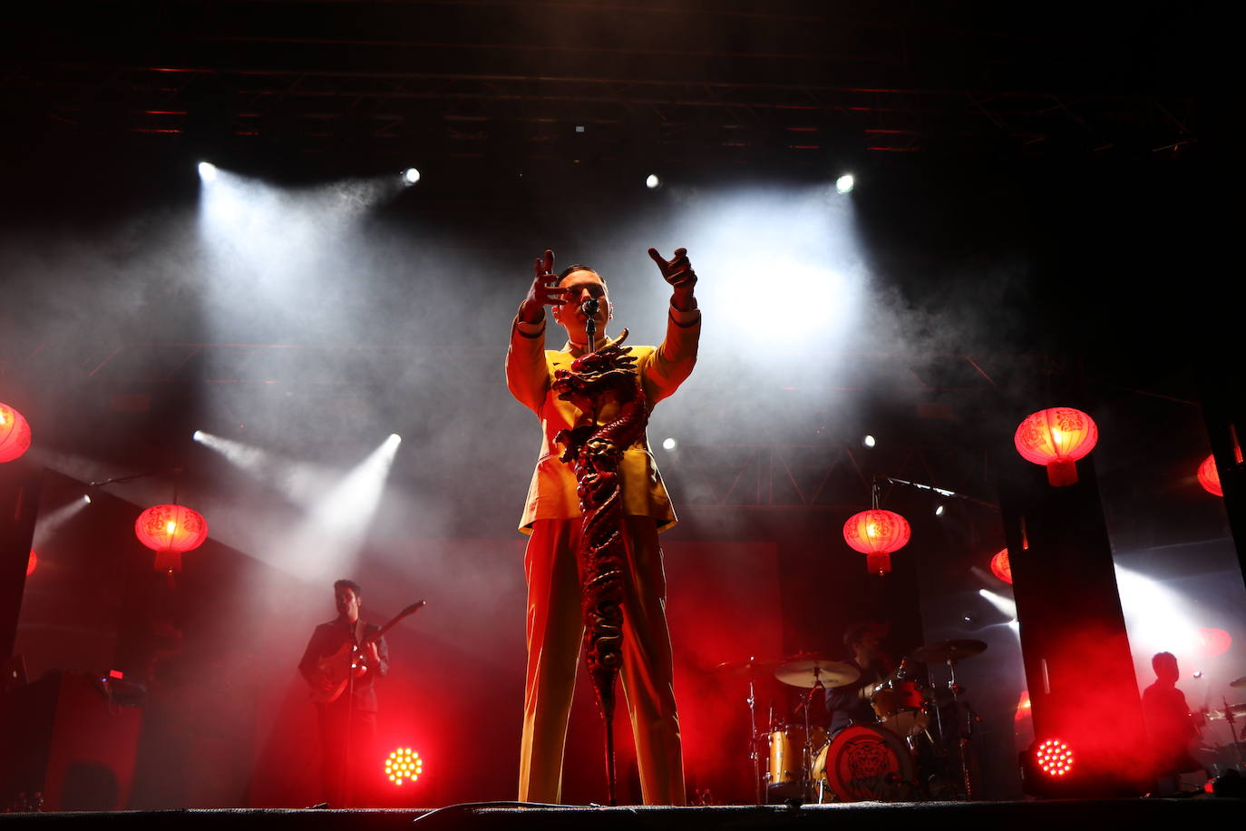 Miss Caffeina sobre el escenario de León. 