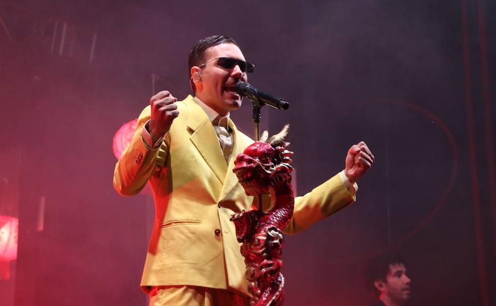 Miss Caffeina sobre el escenario de León. 