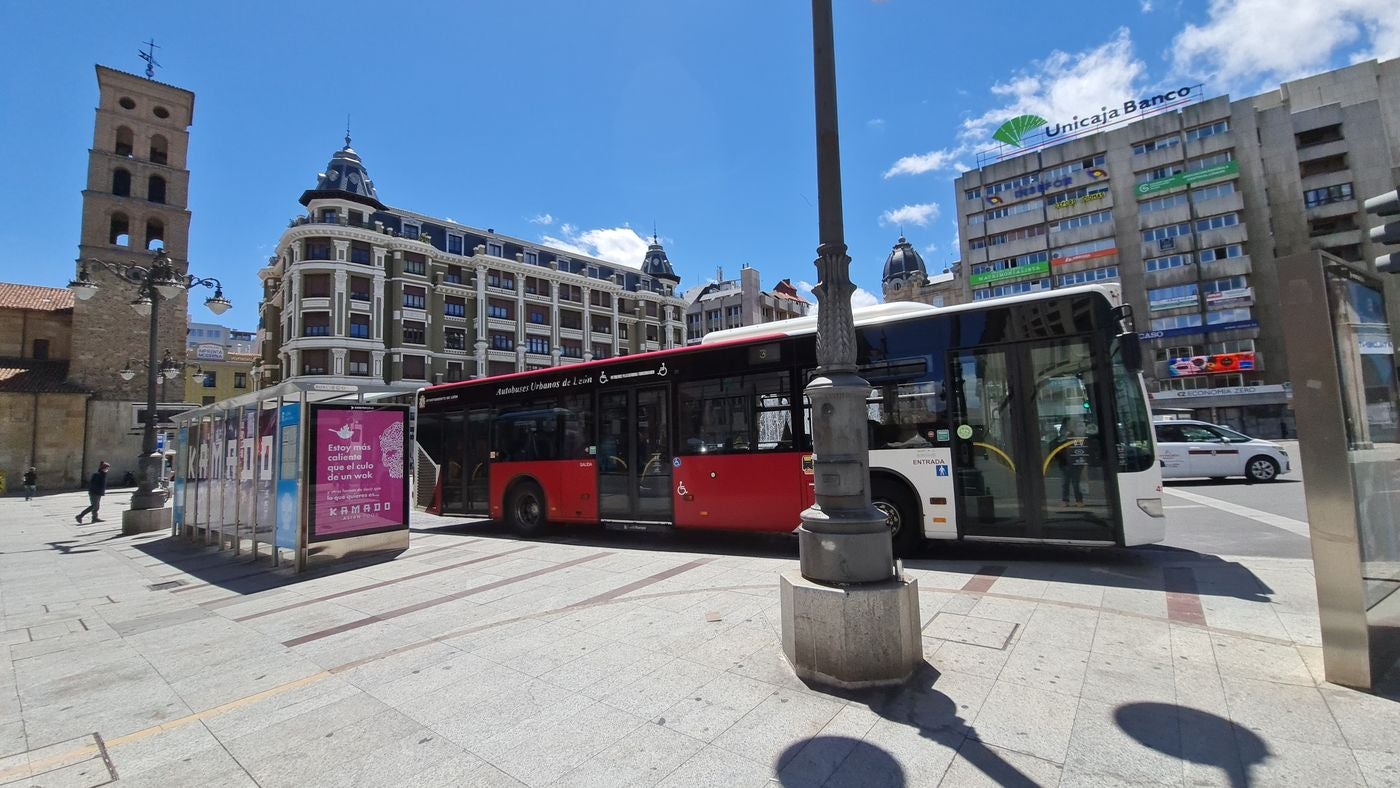 El Ayuntamiento está a la espera de conocer el detalle de la orden del Consejo de Ministros para determinar si los descuentos se aplicarán solo a los abonos o alcanzan el billete ordinario. En la actualidad el bono de diez viajes tiene un precio de 7,50 euros que pasaría a tener un coste de 5,25 euros. El abono mensual, con un precio de 36,15 euros tendría un coste de 25,30 euros. 