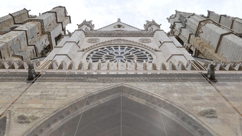 Imagen de la malla sobre la fachada de la Catedral en una recreación virtual.