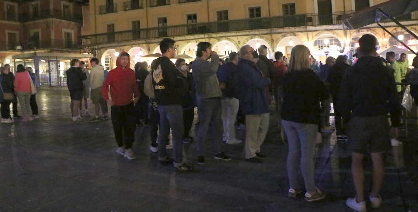 Imagen del reparto tradicional de las sopas de ajo en León. 