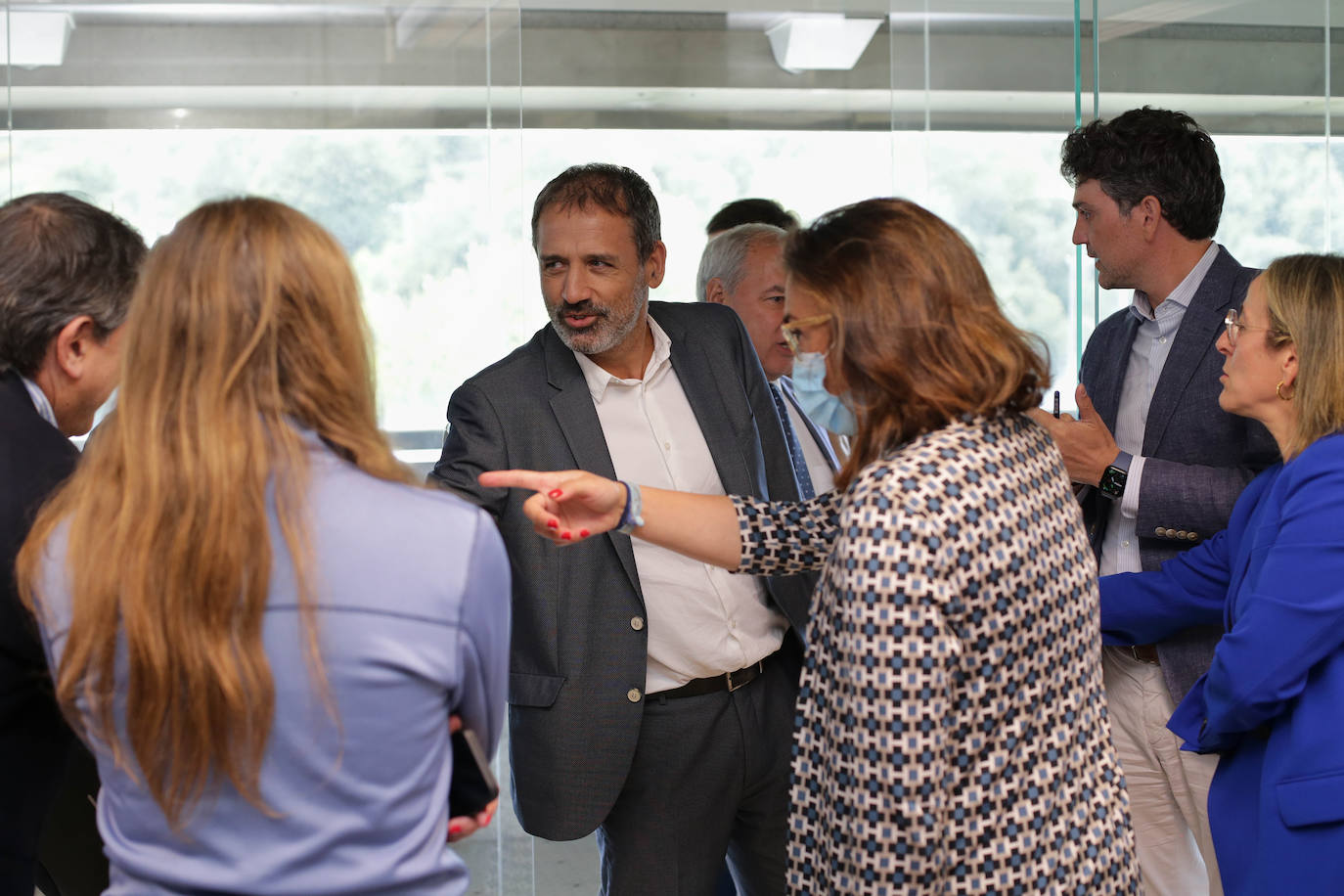 Los técnicos no saben qué ocurrió en el viaducto de la A-6, analizan los cimientos, y el tráfico se aliviará con más 'doble sentido'. La 'ingeniería forense' intenta determinar el problema que generó la caída de los dos vanos y se barajan todas las opciones. Una de las posibilidades se encuentra en los problemas de cimentación.