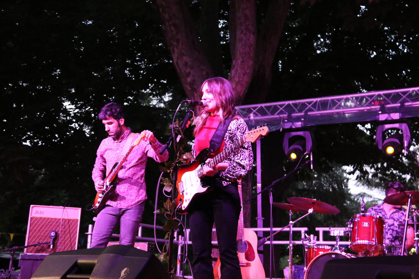 La leonesa Nadia Álvarez durante el concierto del Come y Calle enmarcado dentro de las fiestas de San Juan y San Pedro de León