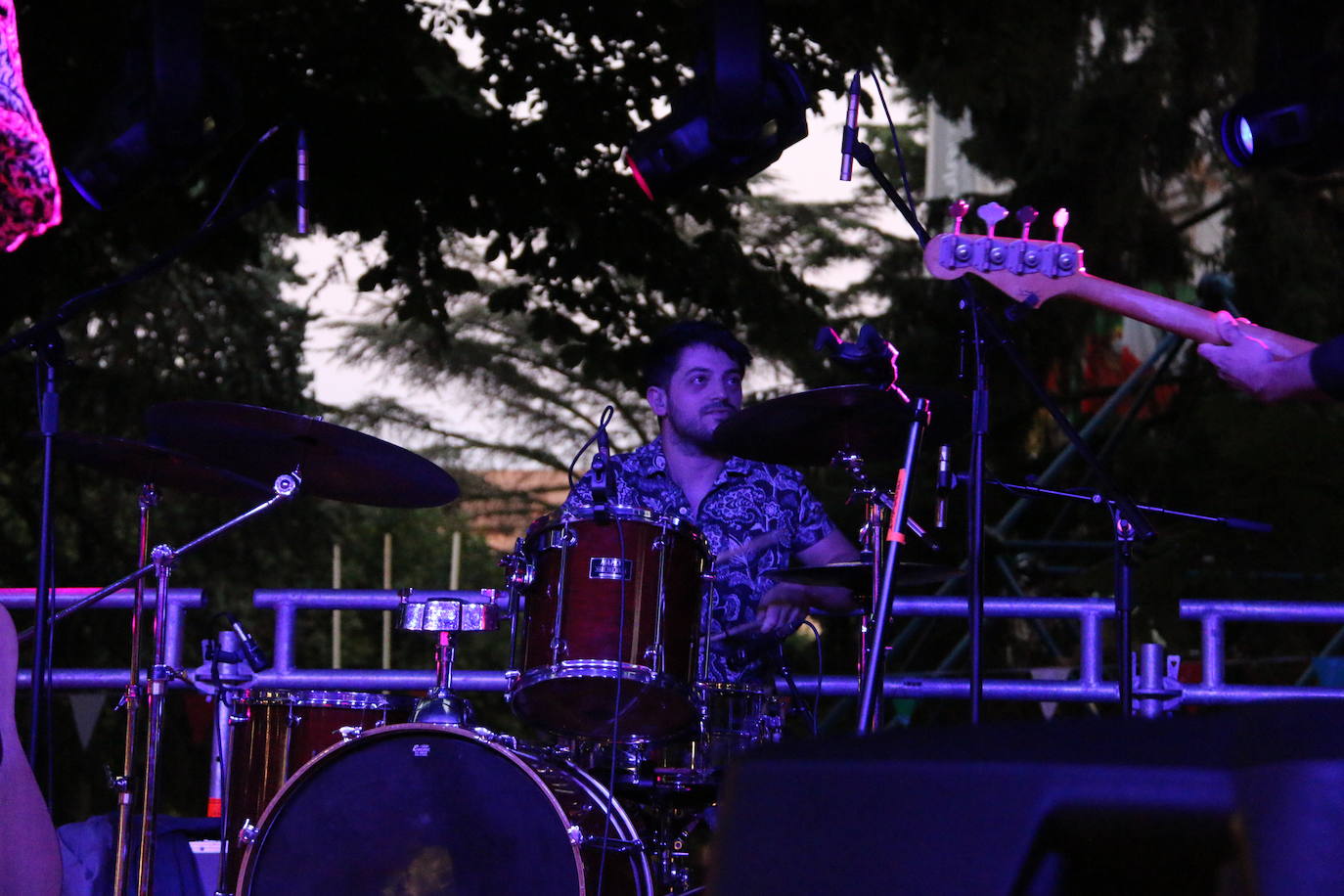 La leonesa Nadia Álvarez durante el concierto del Come y Calle enmarcado dentro de las fiestas de San Juan y San Pedro de León