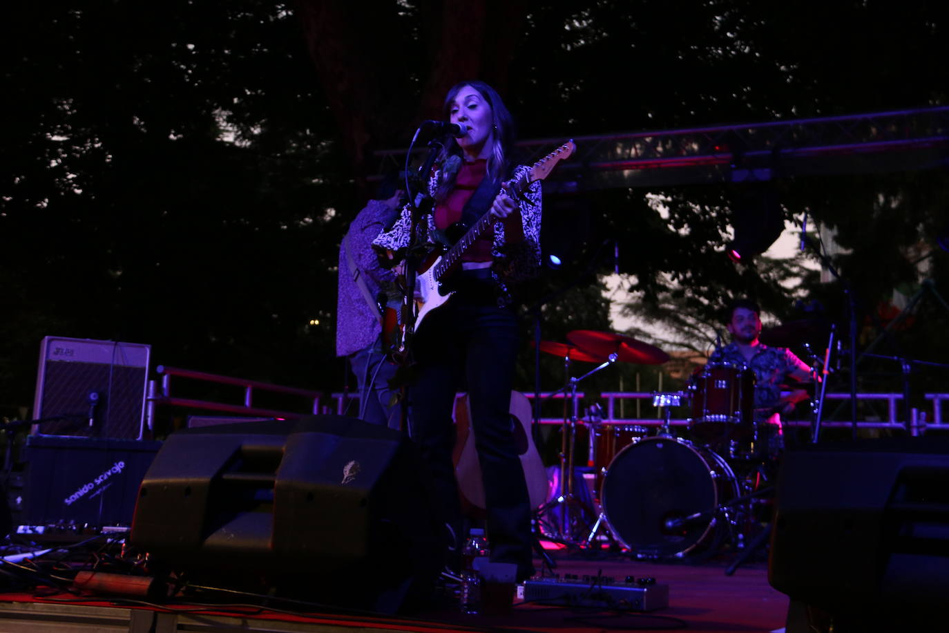 La leonesa Nadia Álvarez durante el concierto del Come y Calle enmarcado dentro de las fiestas de San Juan y San Pedro de León