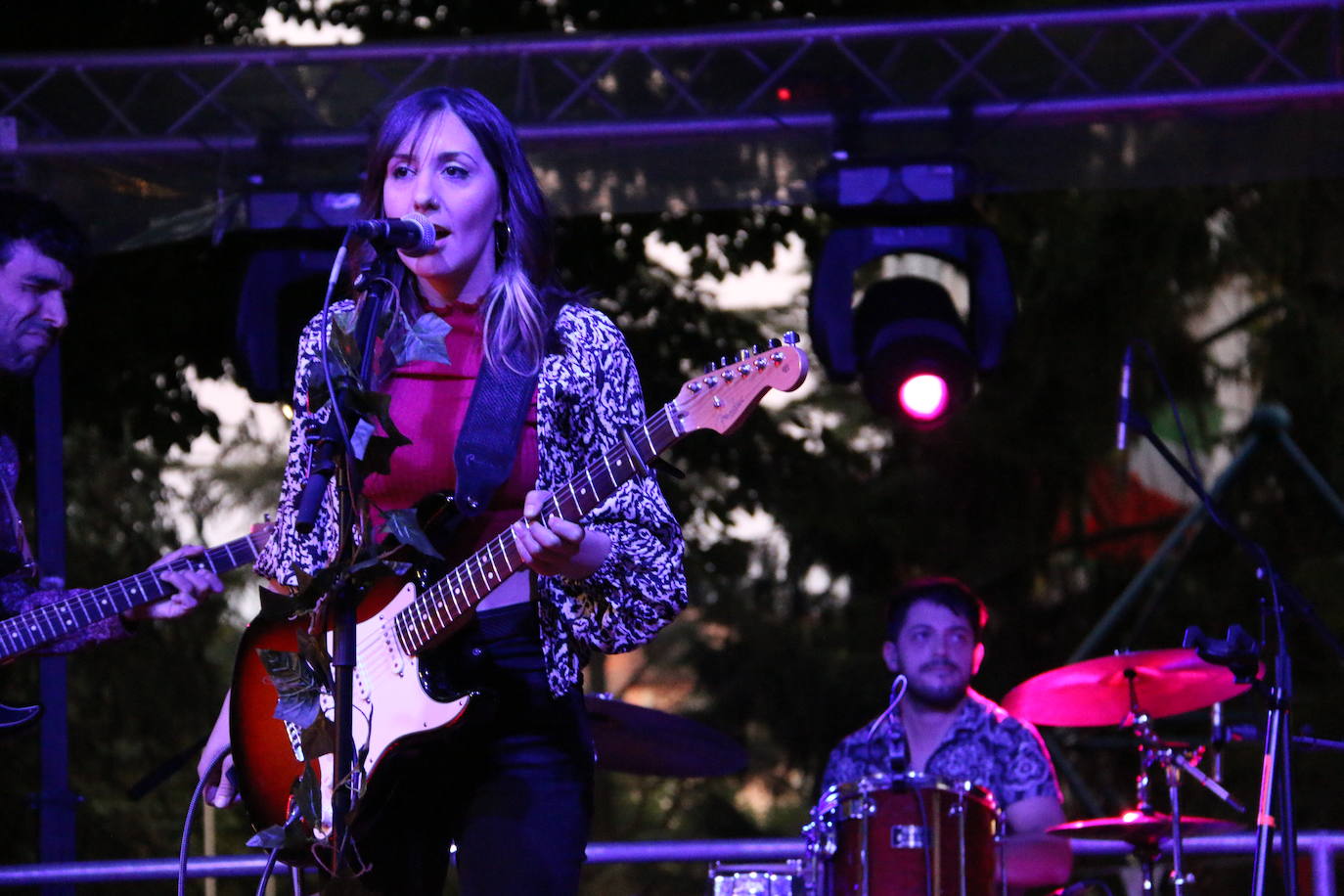 La leonesa Nadia Álvarez durante el concierto del Come y Calle enmarcado dentro de las fiestas de San Juan y San Pedro de León