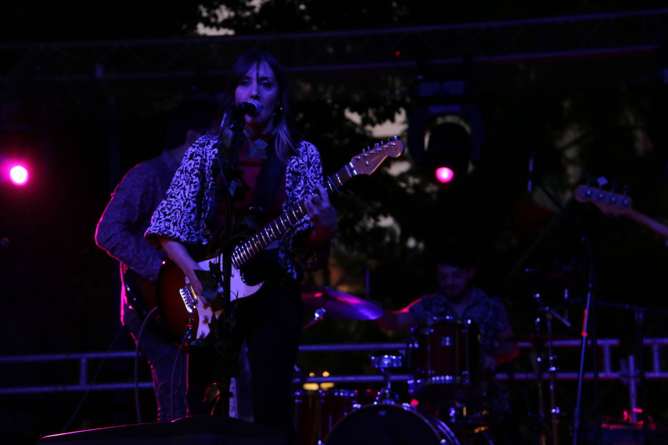 La leonesa Nadia Álvarez durante el concierto del Come y Calle enmarcado dentro de las fiestas de San Juan y San Pedro de León