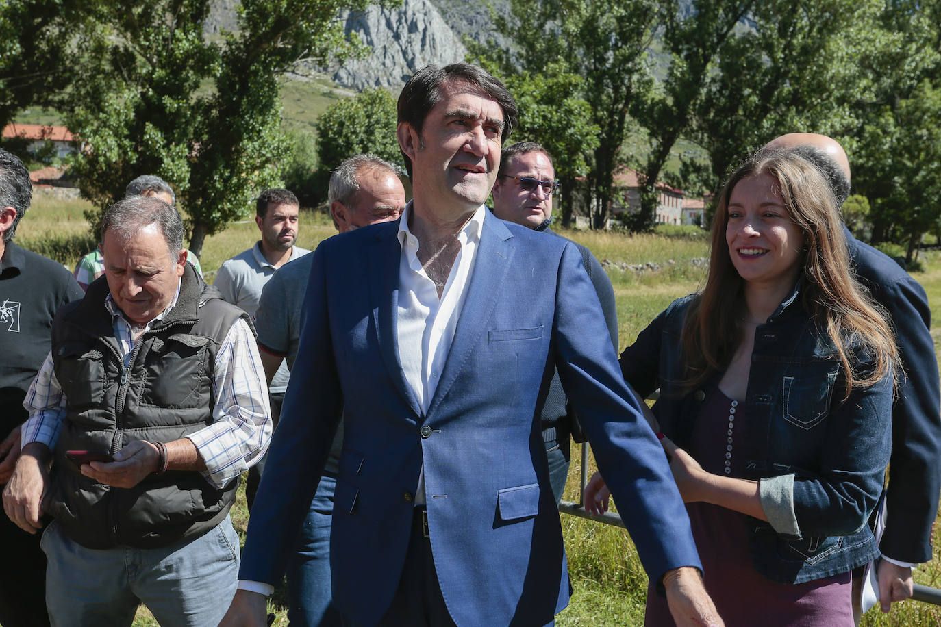 Fotos: Reunión de seguimiento de los daños causados por la construcción de los túneles de la variante ferroviaria de Pajares