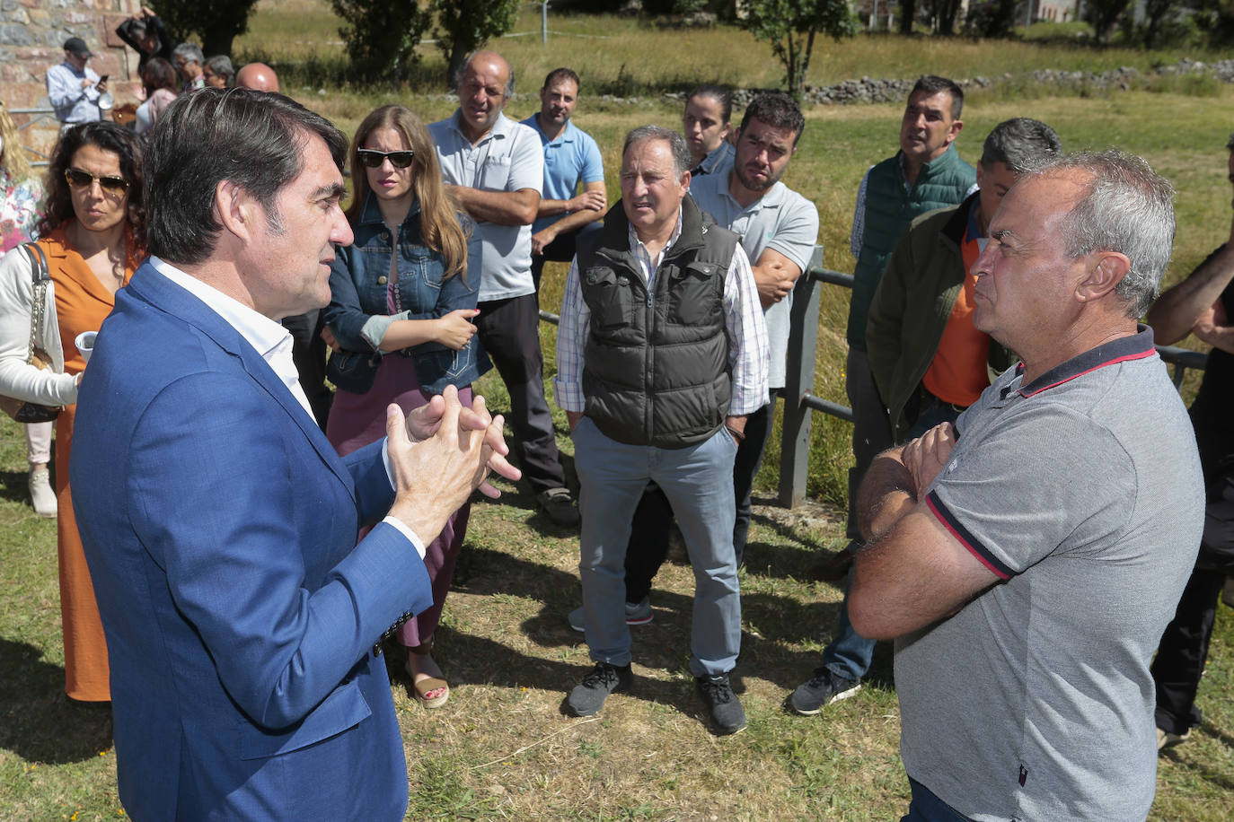 Fotos: Reunión de seguimiento de los daños causados por la construcción de los túneles de la variante ferroviaria de Pajares