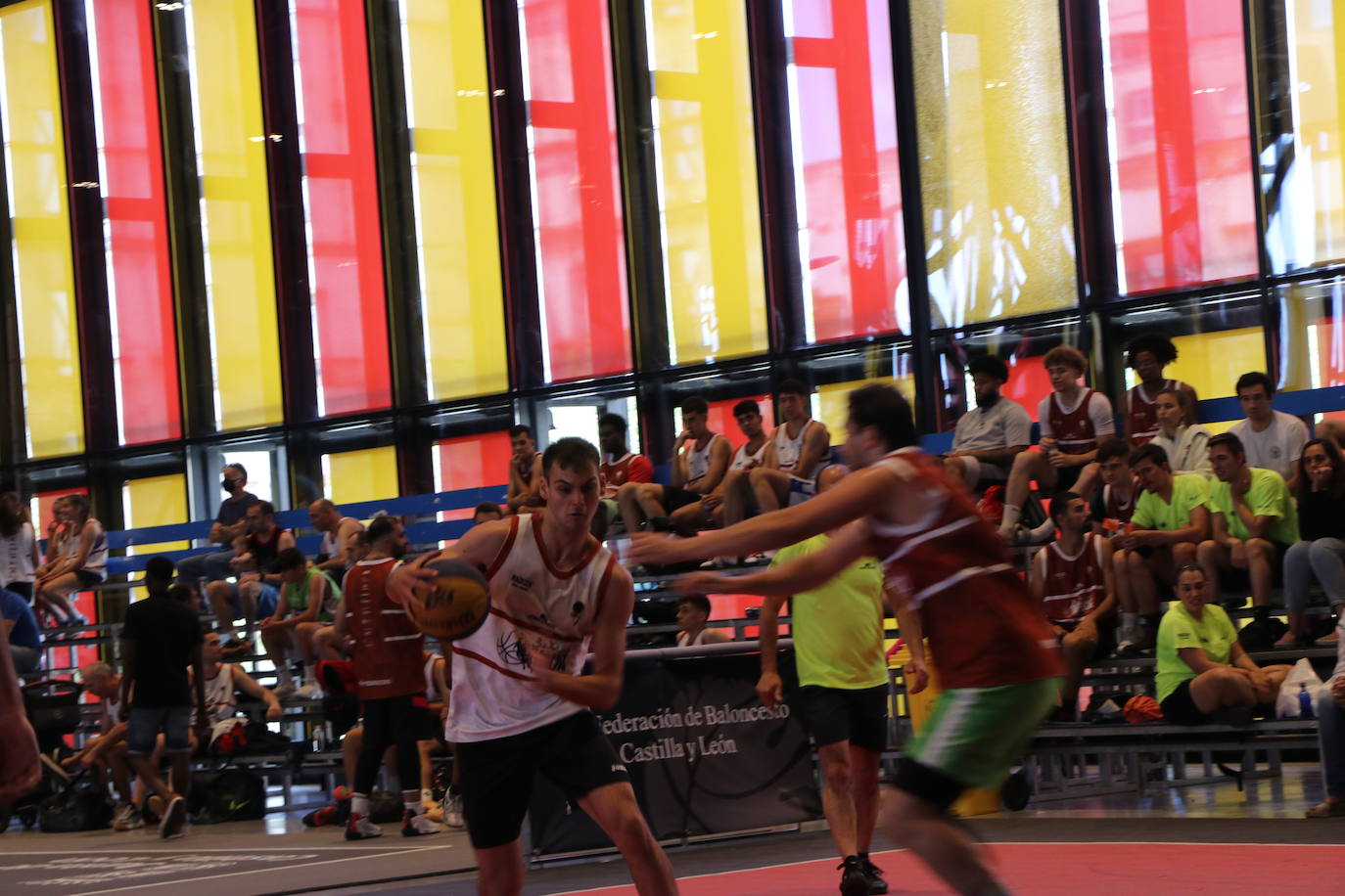 Imágenes de los encuentros del circuito 3X3 Street Basket Tour, celebrado en León. 