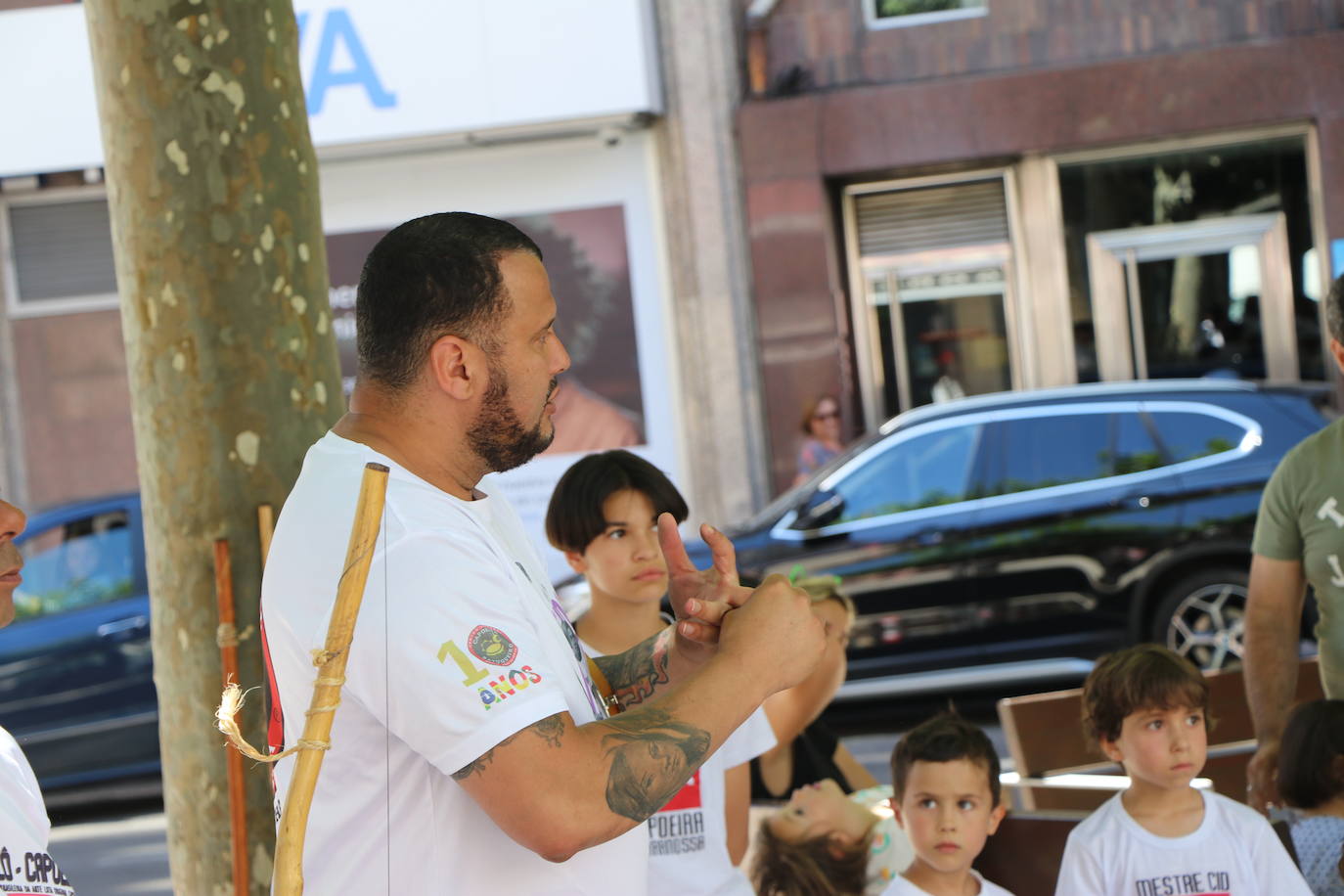 Imágenes de la sesión de Capoeira en la Plaza de las Cortes Leonesa. 