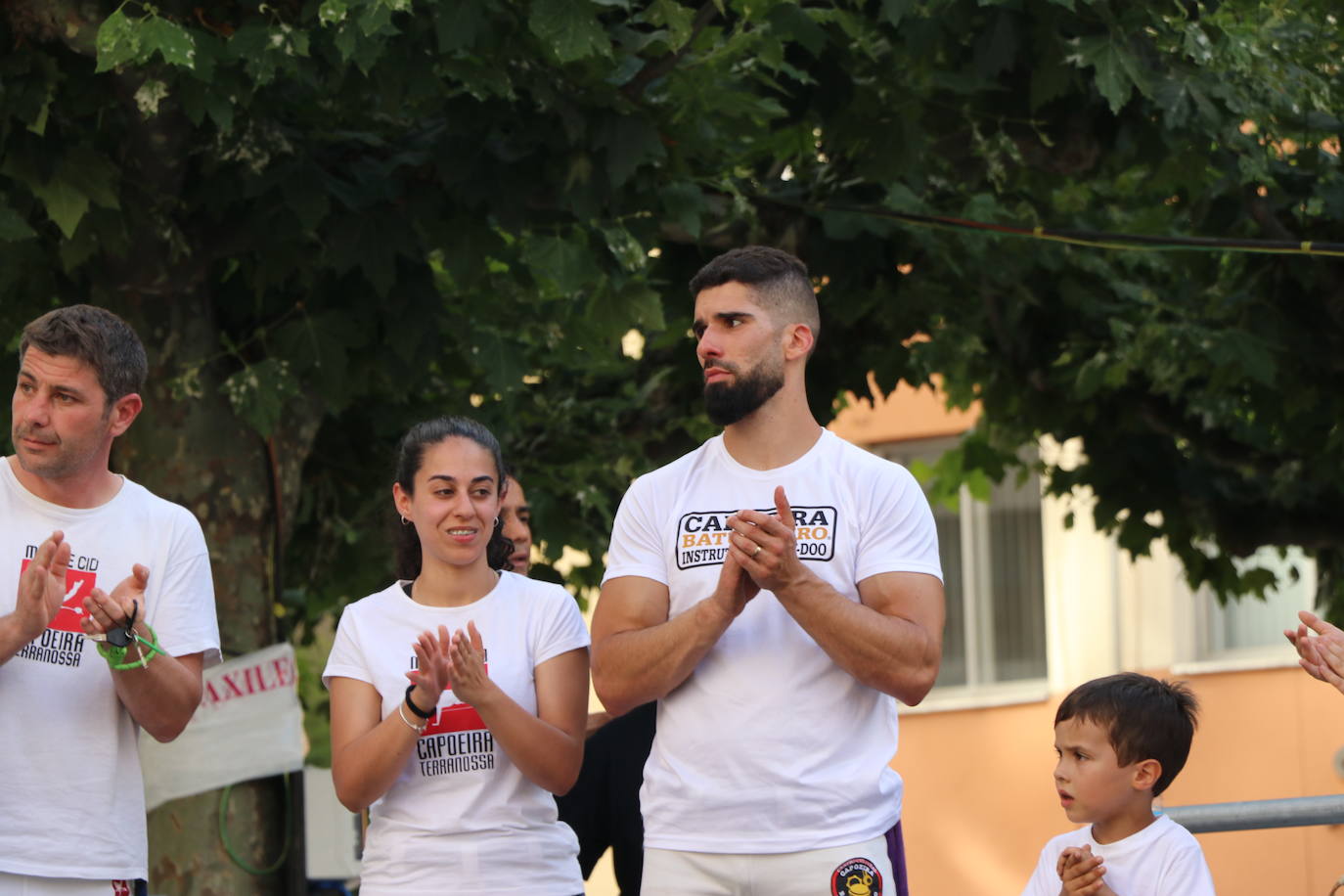 Imágenes de la sesión de Capoeira en la Plaza de las Cortes Leonesa. 