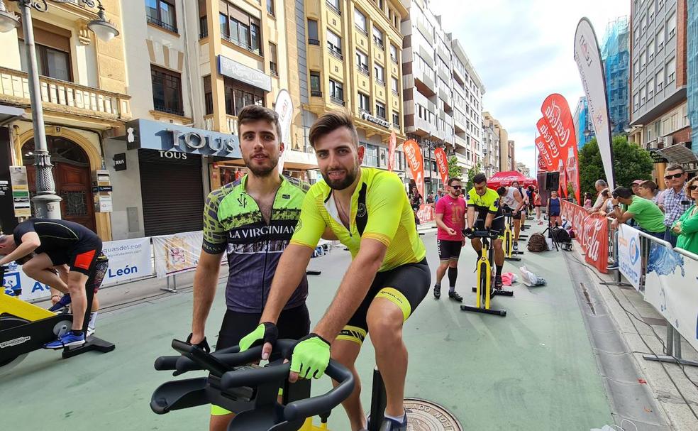 Las bicicletas han ocupado durante la jornada del II Maratón Ciudad de León el primer tramo de Ordoño II.