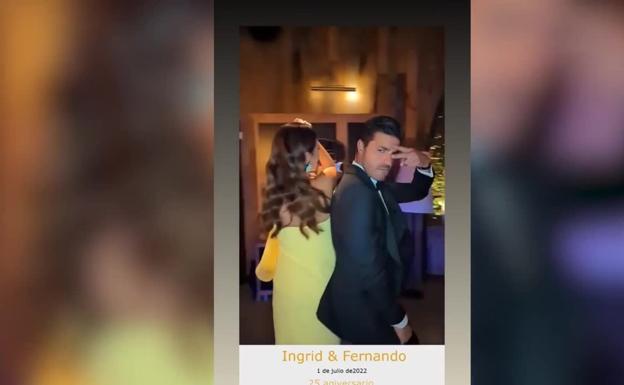 Paula Echevarria disfruta al máximo en las bodas de plata de unos amigos