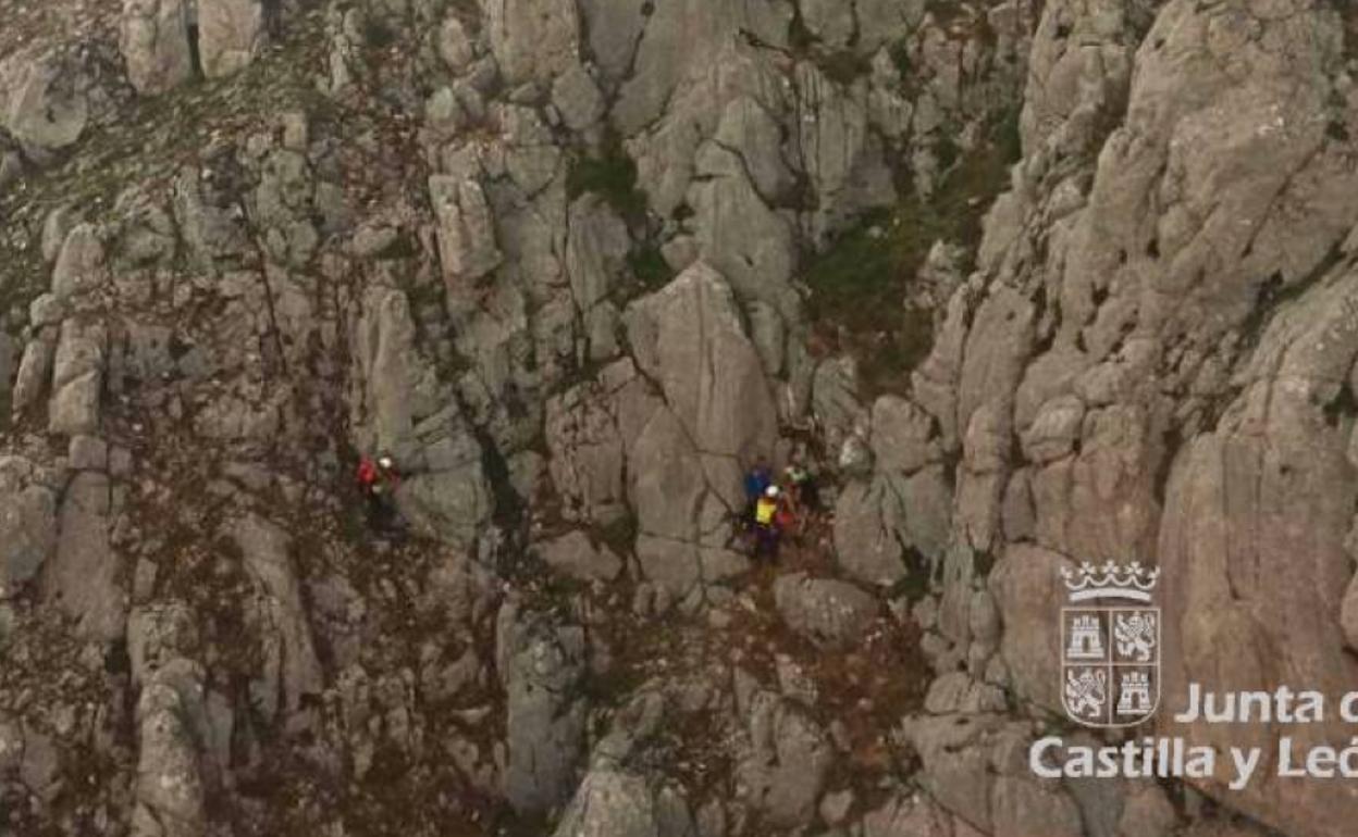 Zona en la que fueron rescatados los dos montañeros durante esta jornada tras herirles un rayo.