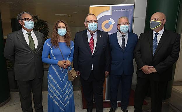 Galería. El consejero de Sanidad, Alejandro Vázquez, inaugura la V edición de la entrega de los premios 'OAT Adherencia'.