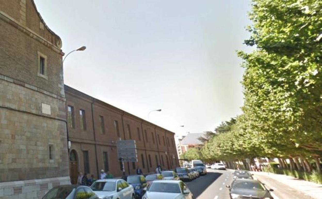 Parte exterior de los Capuchinos en León. 