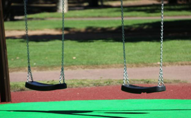 Galería. Renovación del pavimento en el parque del paseo de Papalaguinda.