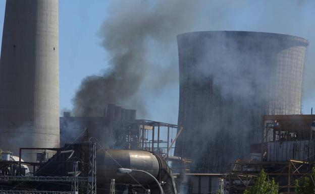 Galería. Incendio en la central térmica de Compostilla.