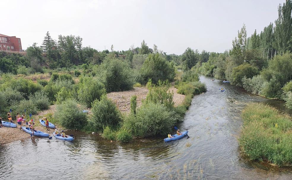 Un descenso en canoa acto para todos los públicos y todas las capacidades.