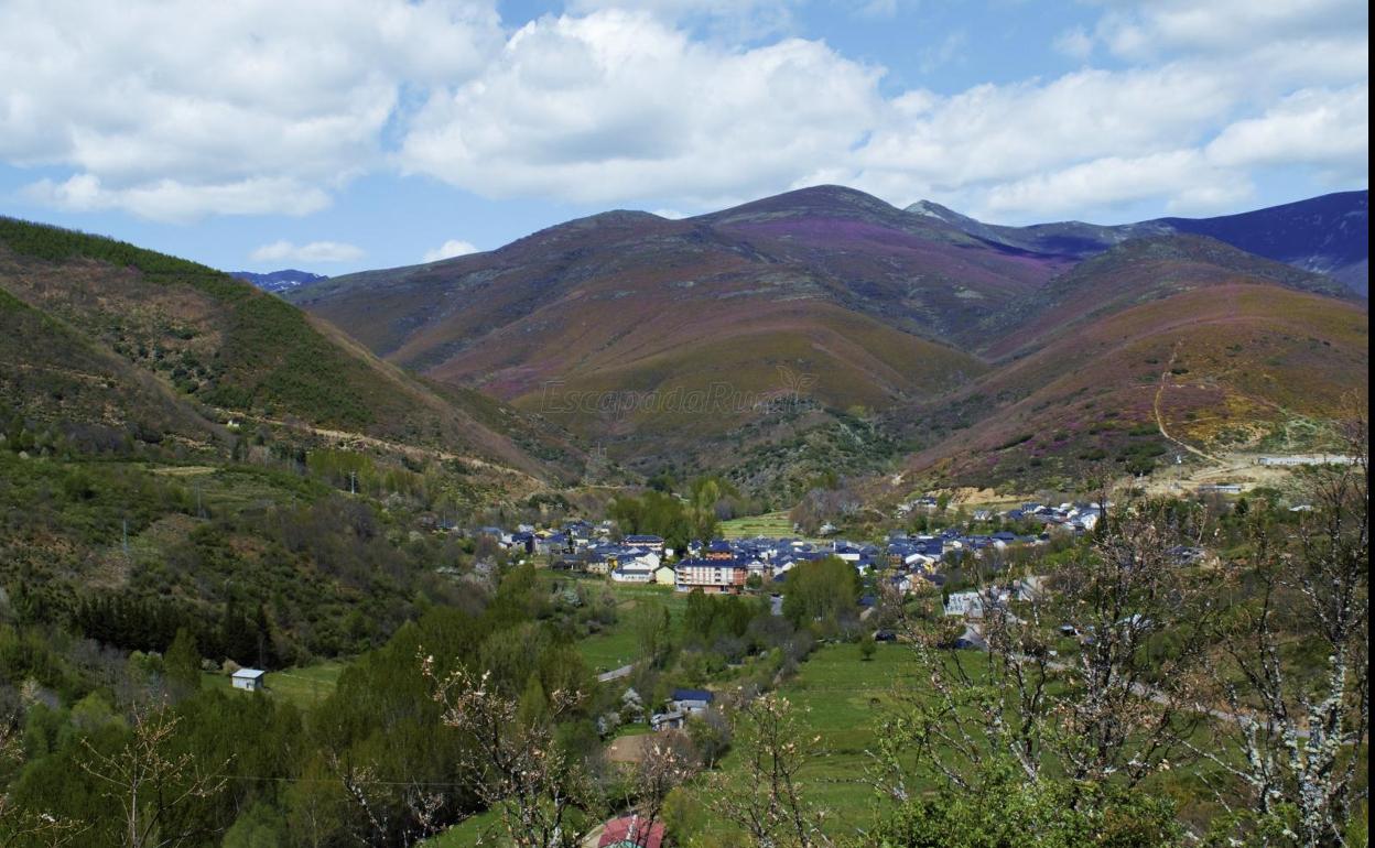 Vista aérea del municipio de Igüeña.