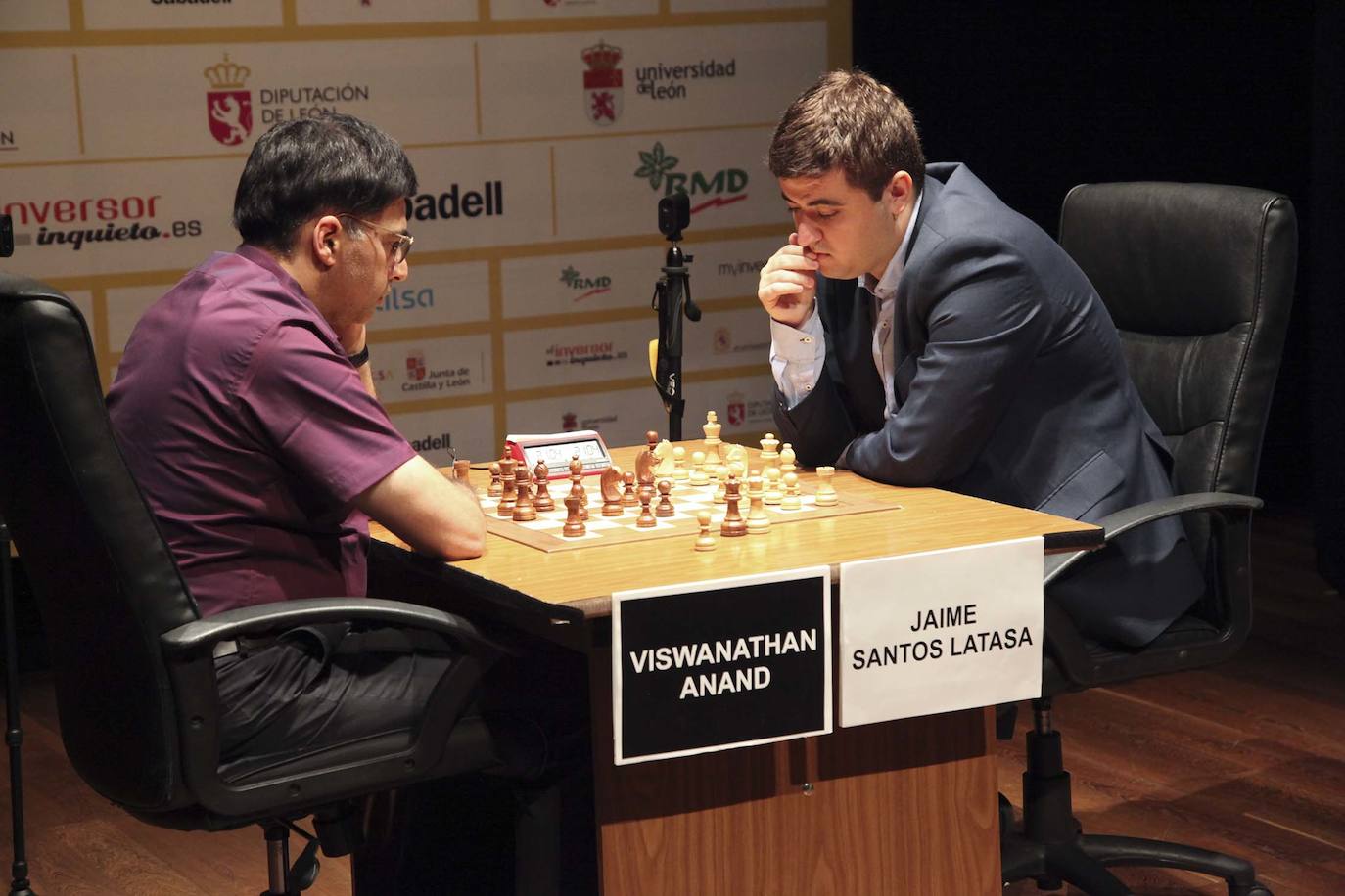 El nueve veces campeón Vishy Anand se mide al leonés Jaime Santos en la primera semifinal del Magistral