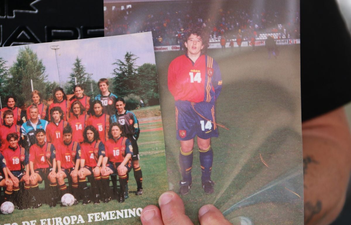 La leonesa recuerda su paso por la selección en la preparación para la primera Eurocopa femenina del fútbol nacional, en 1997