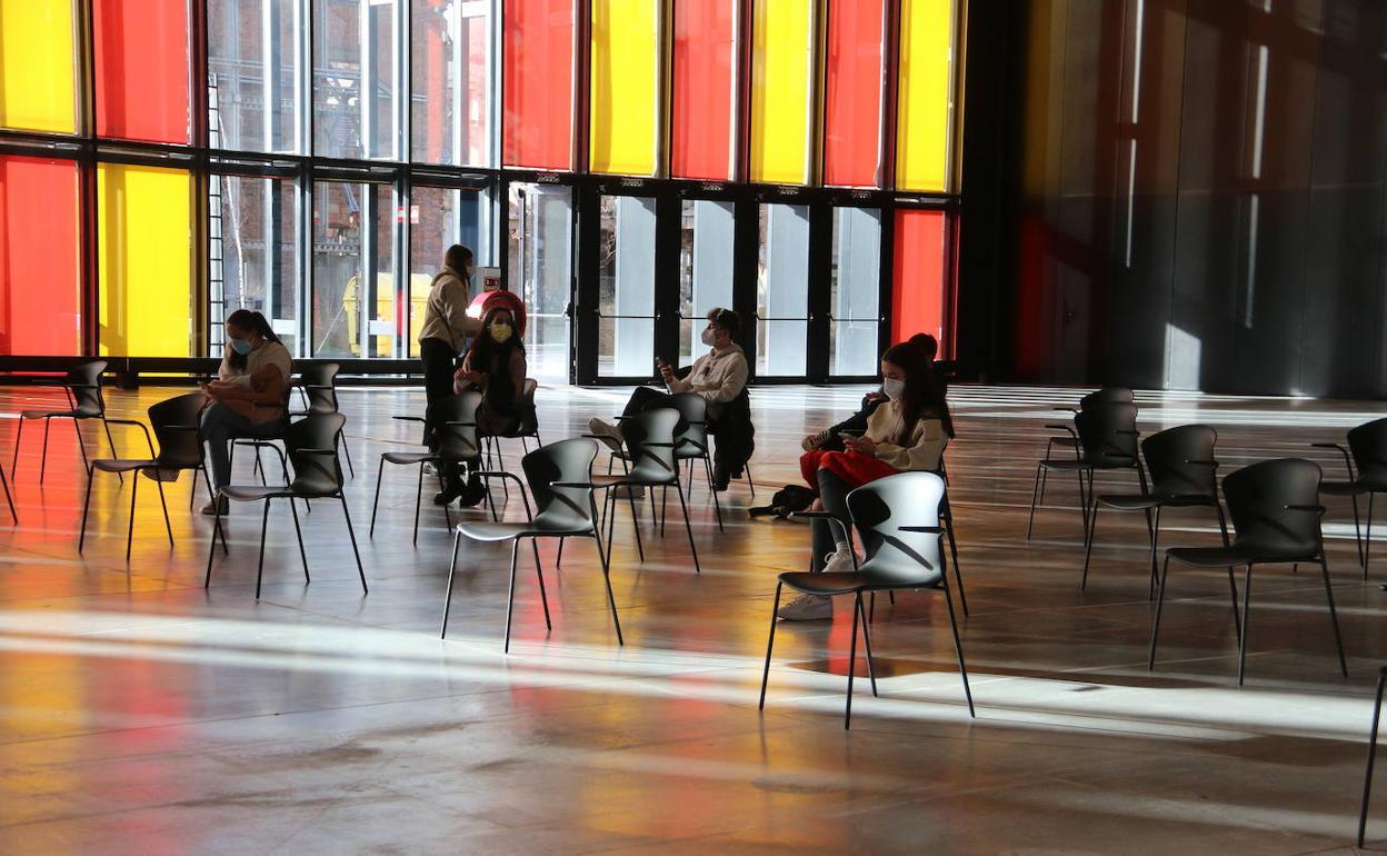 Vacunación en el Palacio de exposiciones de León.