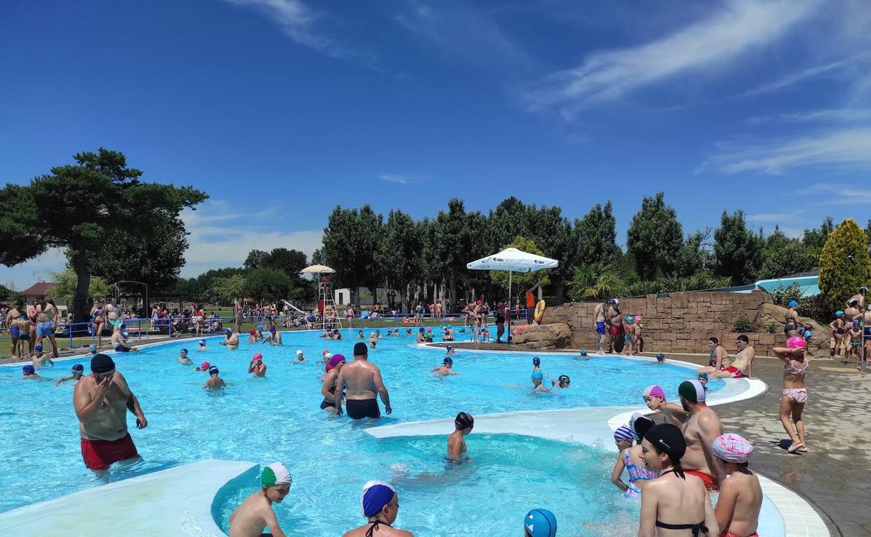 Piscinas del Complejo Acuático de Valencia de Don Juan (León).