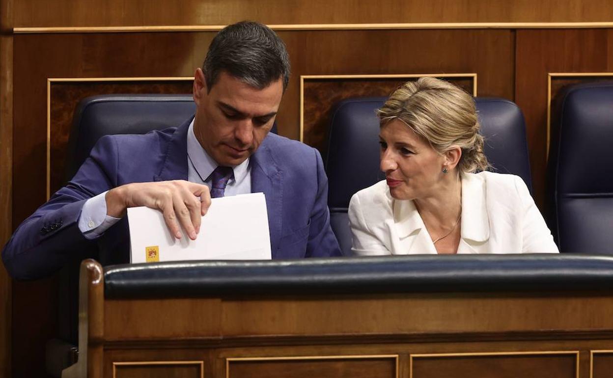 Pedro Sánchez y Yolanda Díaz en el Congreso.