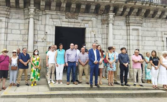 Ponferrada guarda cinco minutos de silencio en recuerdo al concejal asesinado.