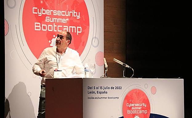 Una de las ponencias con las que se clausuraba la VI edición del Cybersecurity Summer Bootcamp.
