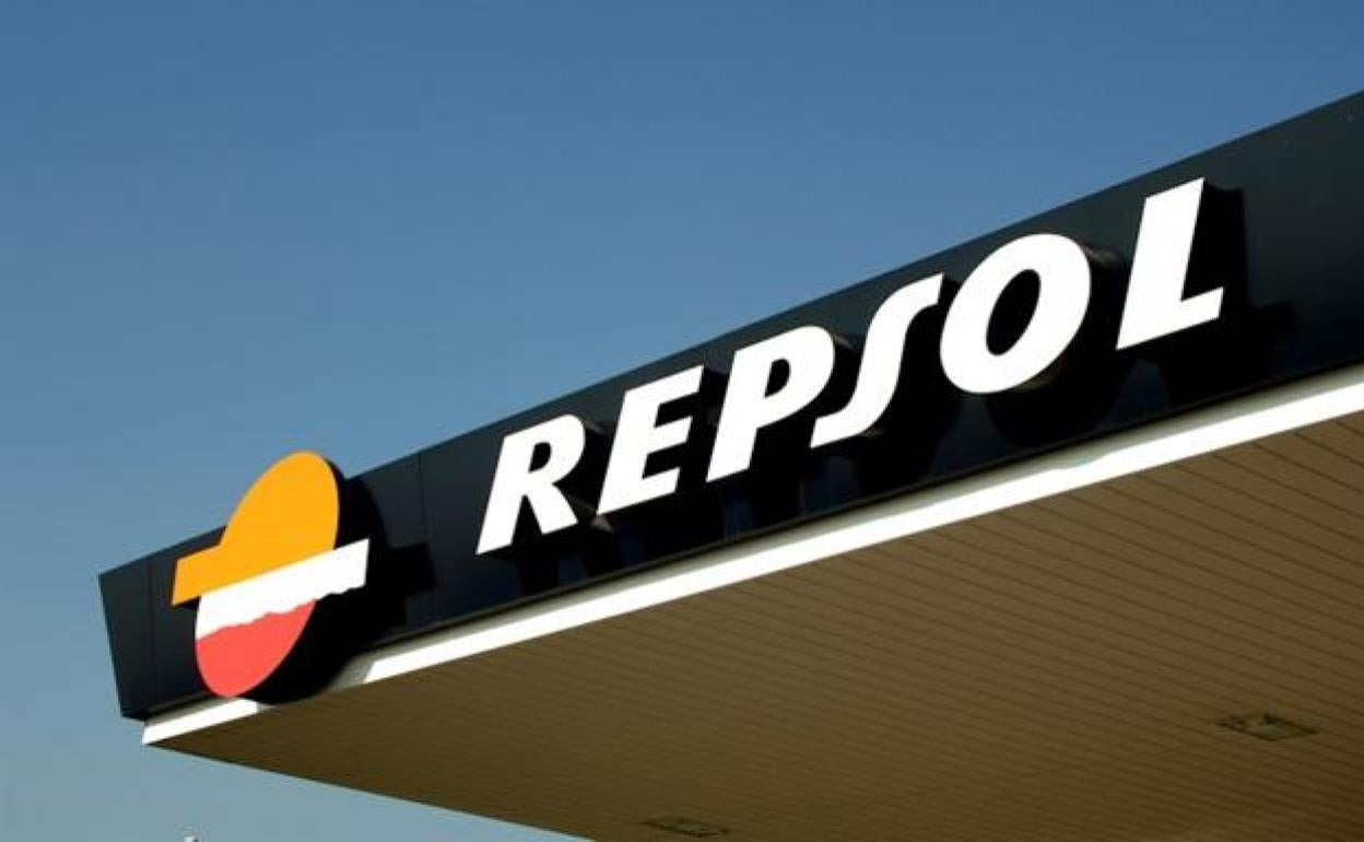 Imagen de archivo de una estación de servicio de Repsol en León. 