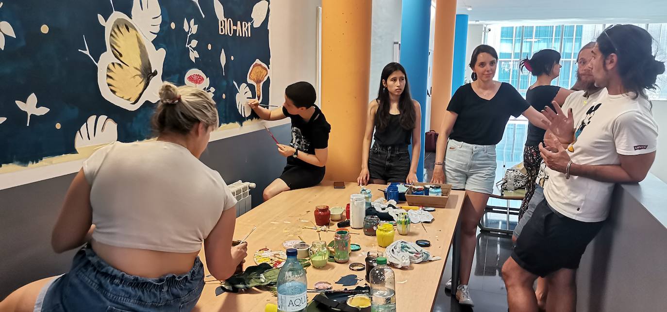 La actividad ha servido como sesión final de BioArt, una iniciativa entre Biología y Arte