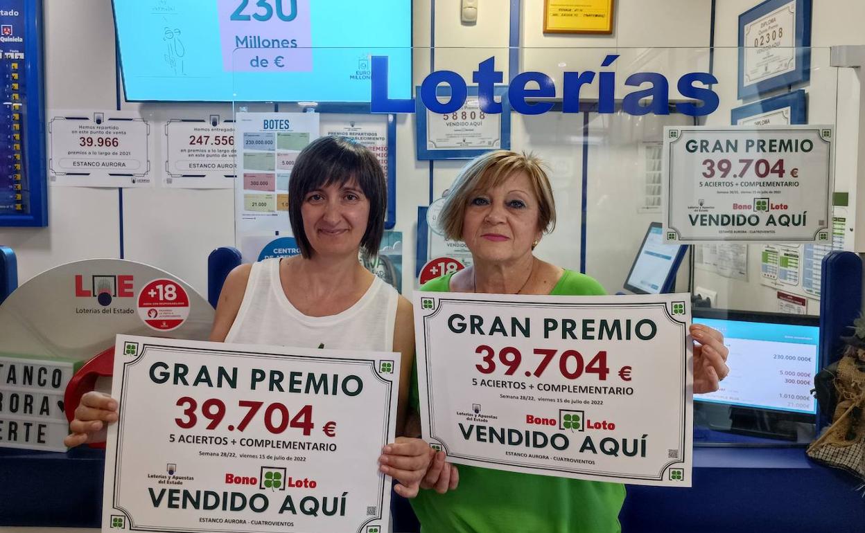 Las dos loteras de Ponferrada que han repartido el premio.