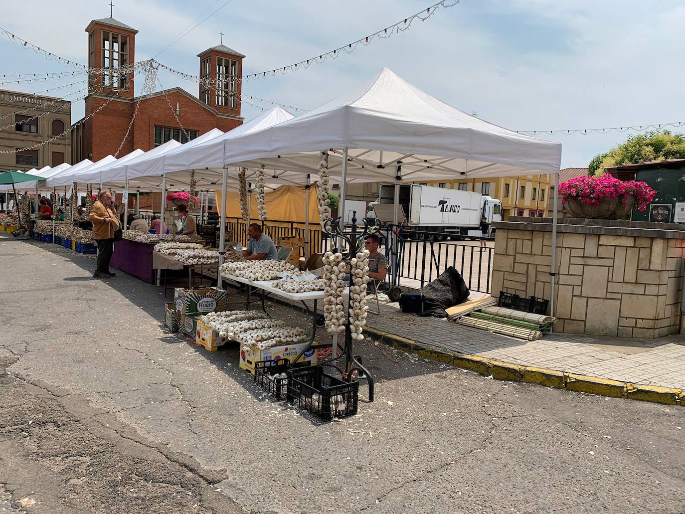 La artesanía y los productos de la zona vuelven a ensalzarse en una de las ferias que atrae a miles de turistas.