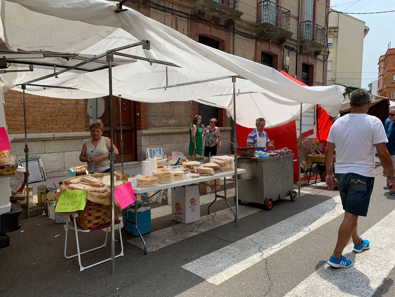 La artesanía y los productos de la zona vuelven a ensalzarse en una de las ferias que atrae a miles de turistas.