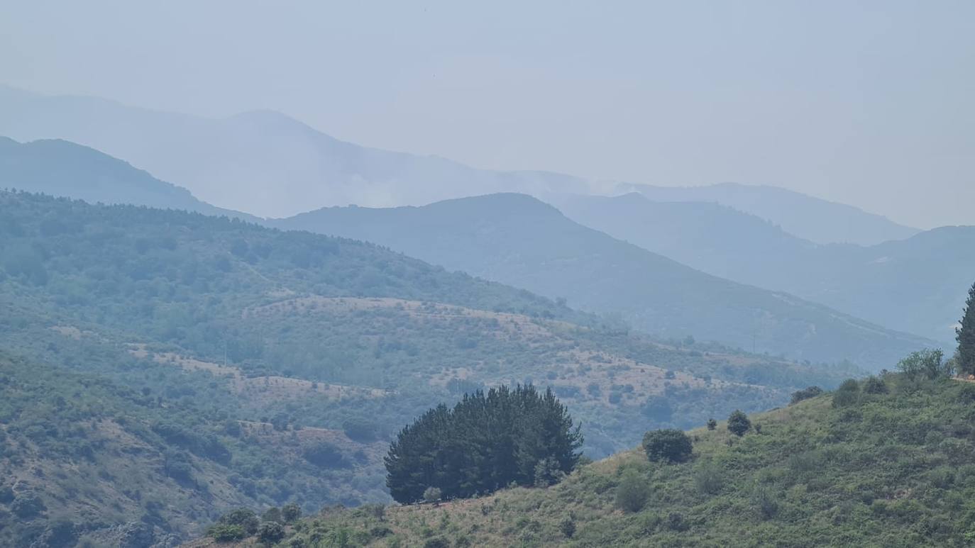 Operativo de extinción de incendios en los Montes de Valdueza. 