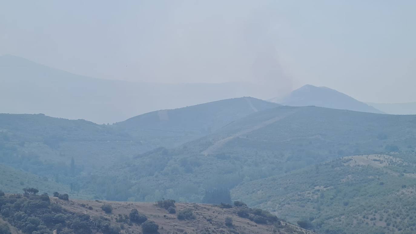 Operativo de extinción de incendios en los Montes de Valdueza. 