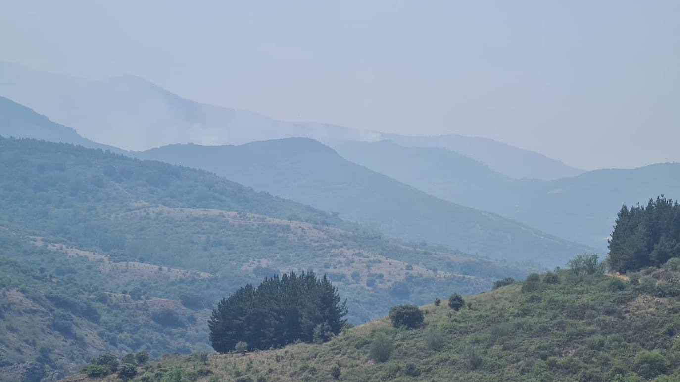 Operativo de extinción de incendios en los Montes de Valdueza. 