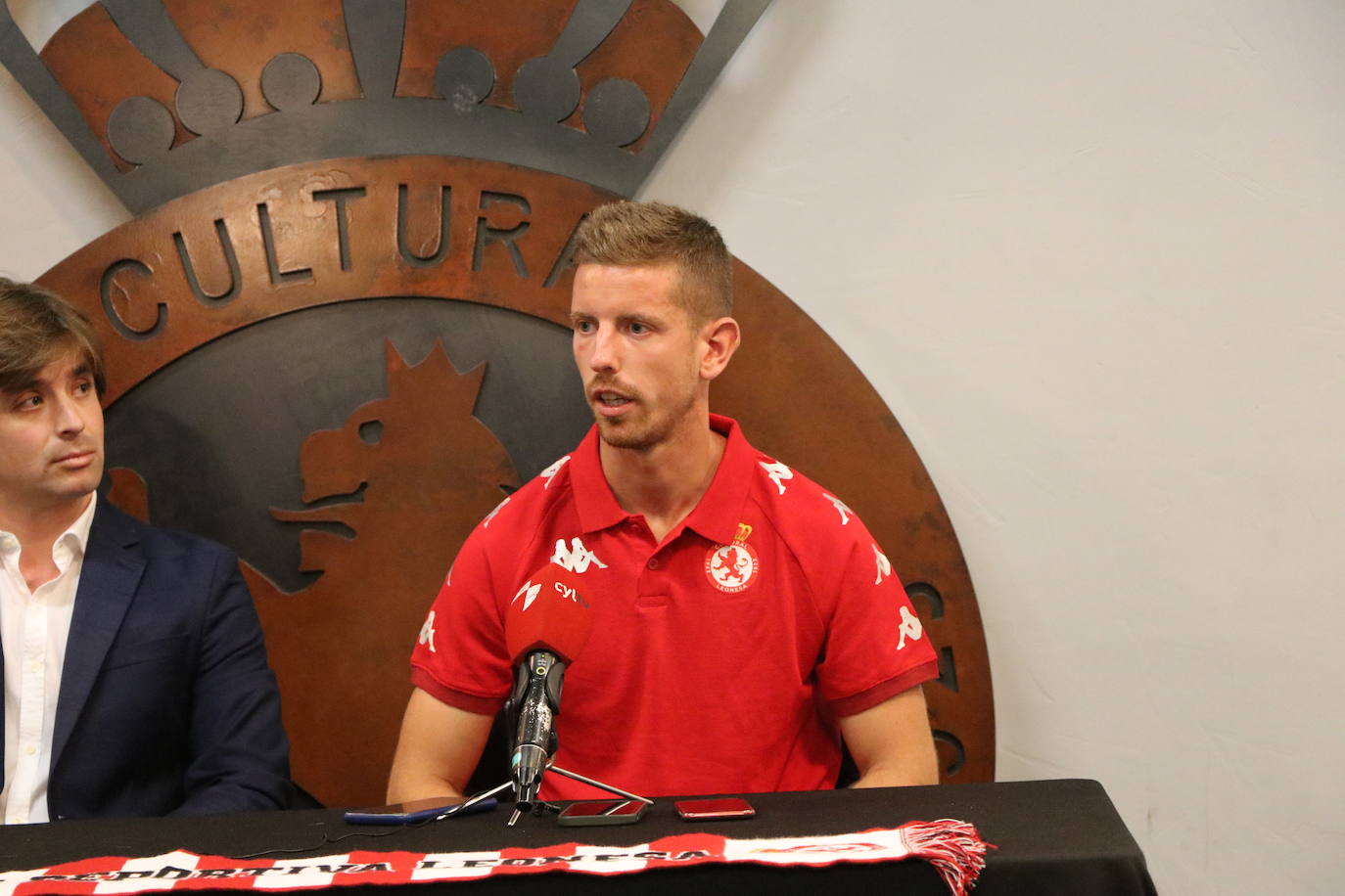 Presentación de Tarsi Aguado, como nuevo jugador de la Cultural Leonesa. 