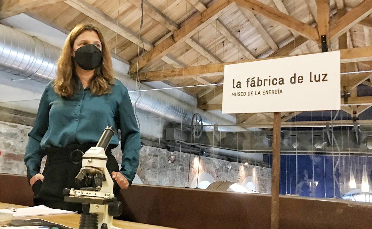 La directora del Museo de la Energía de Ponferrada, Yasodhara López, hace balance del año y presenta la nueva programación, marcada por el Año Internacional del Vidrio 2022