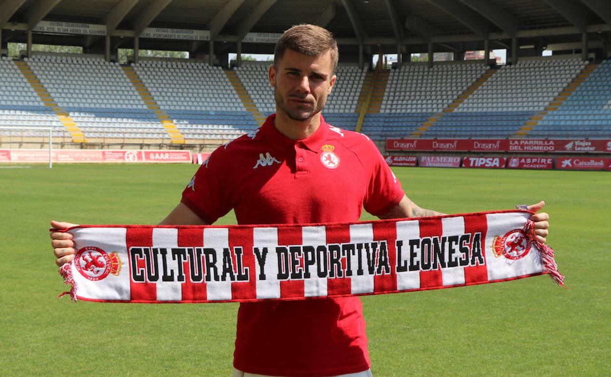 Presentación de Pol Ballesté, como nuevo jugador de la Cultural y Deportiva Leonesa.