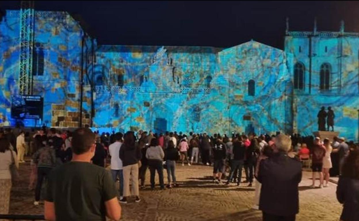 Las proyecciones tienen lugar las noches de los viernes y sábado en dos pases.