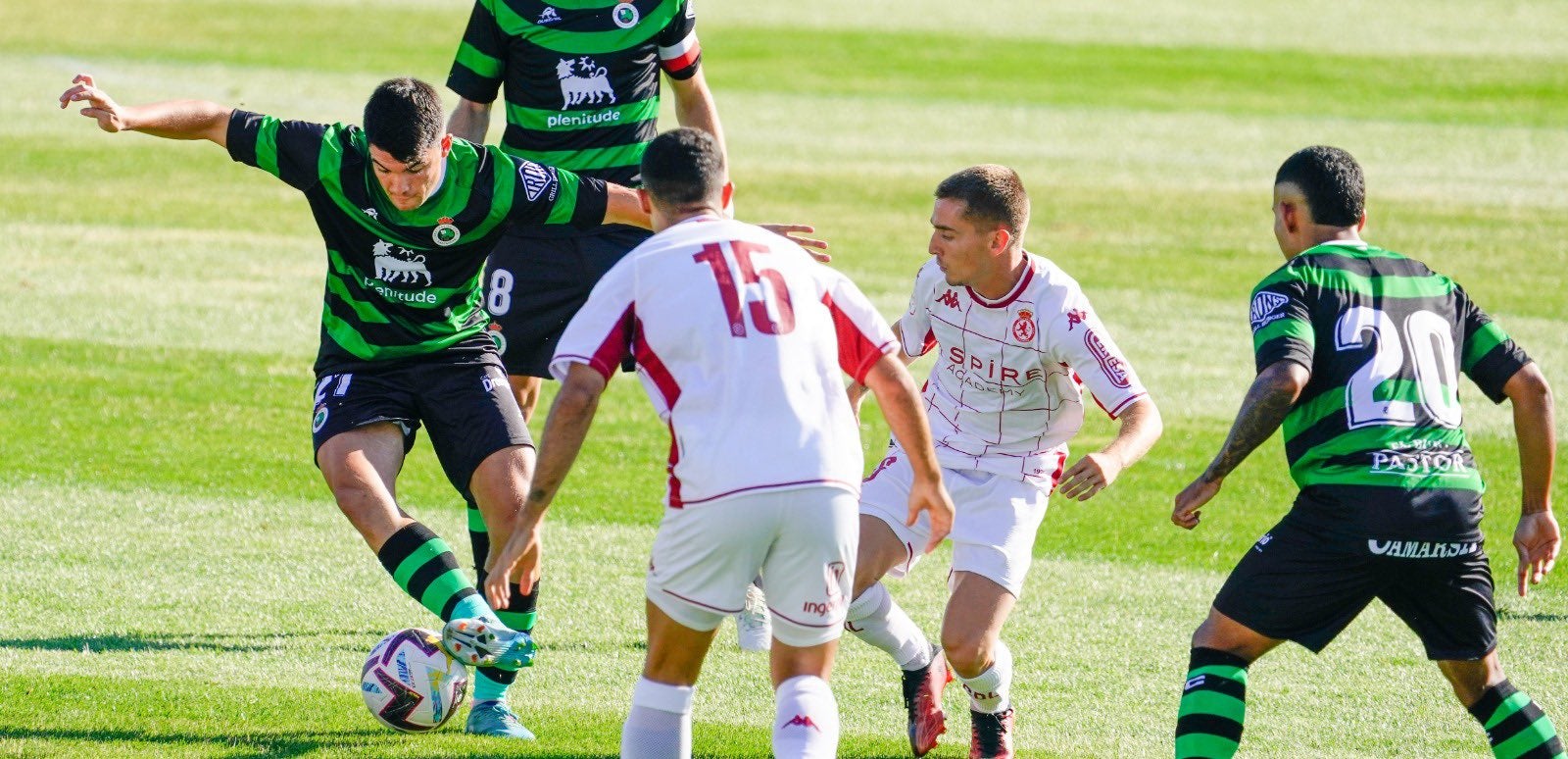 Los leoneses se han medido en Guardo al Racing en el primer partido de pretemporada de la Cultural y que ha supuesto el estreno de Eduardo Docampo al frente del conjunto blanco